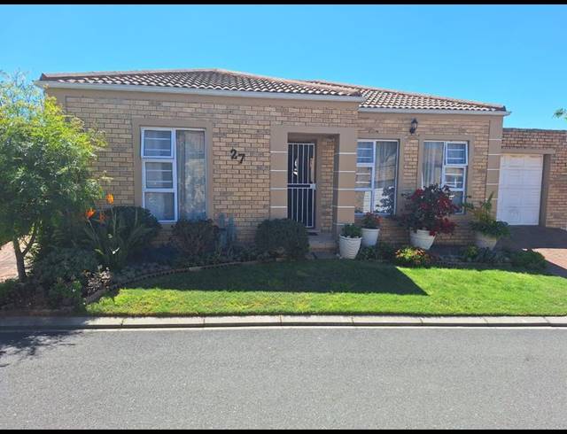 2 BEDROOM PROPERTY TO RENT IN VREDEKLOOF